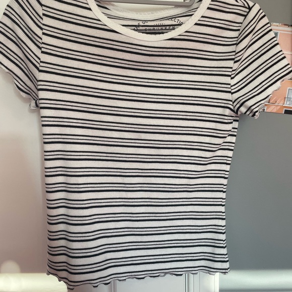 aeropostale black & white striped tee shirt; size medium; barely worn - Picture 1 of 3